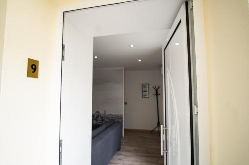 Bejárat, Appartement 1-4 pers - Aéroport CDG, Parc Expo, Villepinte - A L'Ombre du Pin "9" (Appartement 1-4 pers - Aeroport CDG, Parc Expo, Villepinte - A L'Ombre du Pin "9") in Villevaude (Ile-de-France)