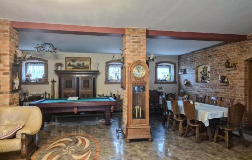 2 Bedroom Amazing Apartment In Obryta