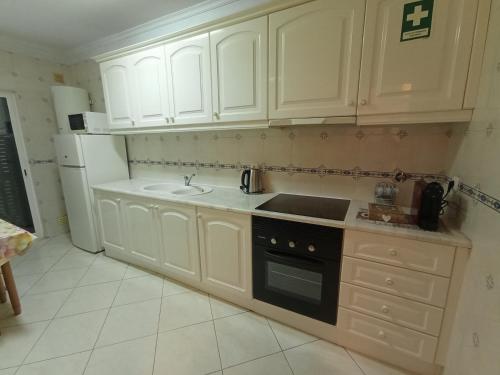 Kitchen, Apartamentos Monica in Quarteira