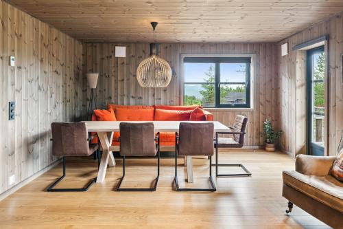 Very central and fresh apartment 4 bedr, 10p 2 floors, sauna, ski in and out Very central and fresh apartment 4 bedr, 10p 2 floors, sauna, ski in and out