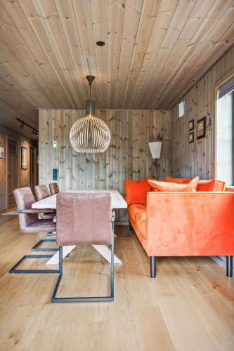 Very central and fresh apartment 4 bedr, 10p 2 floors, sauna, ski in and out Very central and fresh apartment 4 bedr, 10p 2 floors, sauna, ski in and out