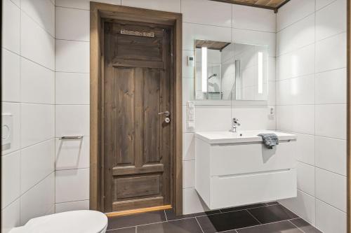 Very central and fresh apartment 4 bedr, 10p 2 floors, sauna, ski in and out Very central and fresh apartment 4 bedr, 10p 2 floors, sauna, ski in and out