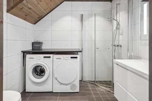 Very central and fresh apartment 4 bedr, 10p 2 floors, sauna, ski in and out Very central and fresh apartment 4 bedr, 10p 2 floors, sauna, ski in and out