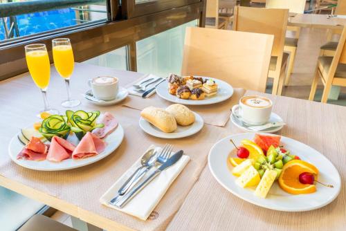 Port Denia - image 2