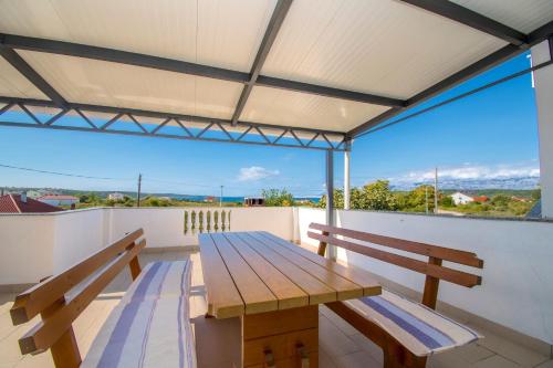 3 bedrooms, 4 beds