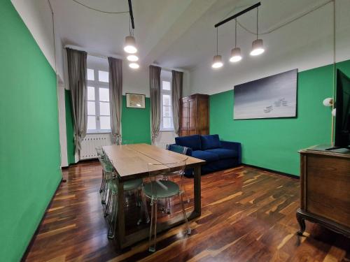HOUSE, piazza castello, Turin