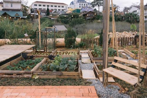 Nhà Ba Gian Homestay Đà Lạt - 정원
