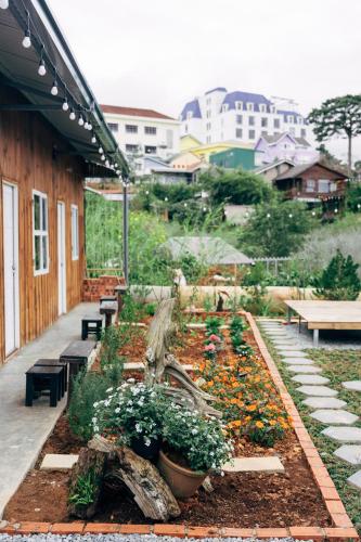 Nhà Ba Gian Homestay Đà Lạt - 정원
