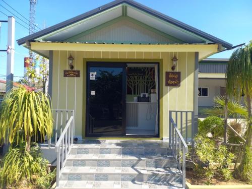 Surin โรงแรม เดอะกรีนนิช รีสอร์ท 2-Star Hotel pool