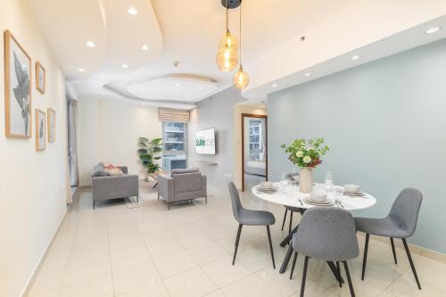 Sophisticated and Elegant 2BR in Downntown Dubai, Дубай (фото 8)