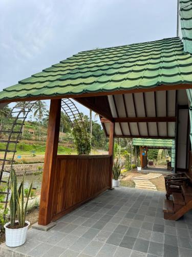 Curug Goong Resort in Serangpanjang