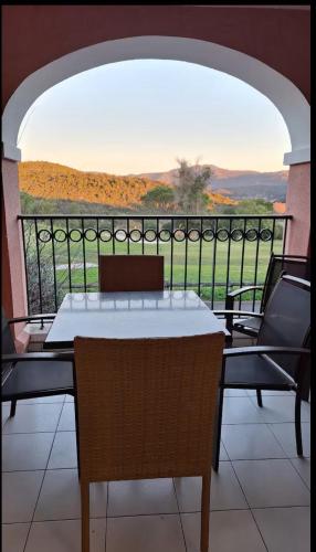 CAP ESTEREL studio 4 pers equipe, belle vue Golf, centre village PIERRE & VACANCES , PARKING inclus  in Saint-Raphael