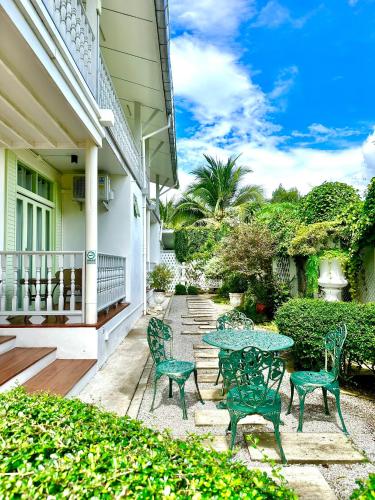 Zane Balcony House Ranong Hotel - 정원