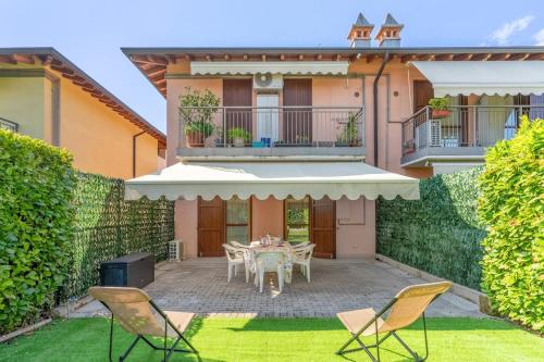 2 bedrooms, 4 beds