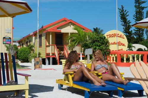 Tropical Paradise Stop at Tropical Paradise to discover the wonders of Caye Caulker. The property features a wide range of facilities to make your stay a pleasant experience. To be found at the hotel are airport transf