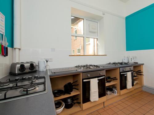 Kitchen, Hostel YHA Sheringham in Sheringham