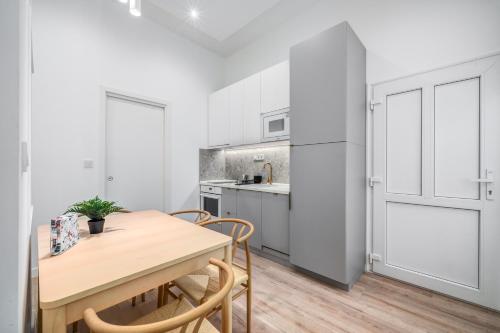 One-Bedroom Apartment image 7
