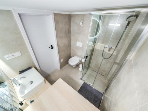 Studio Apartment image 10