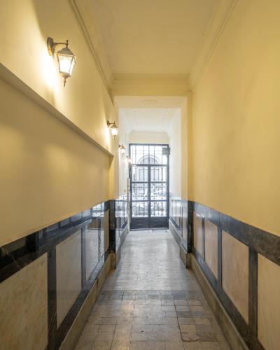 Studio Apartment image 9