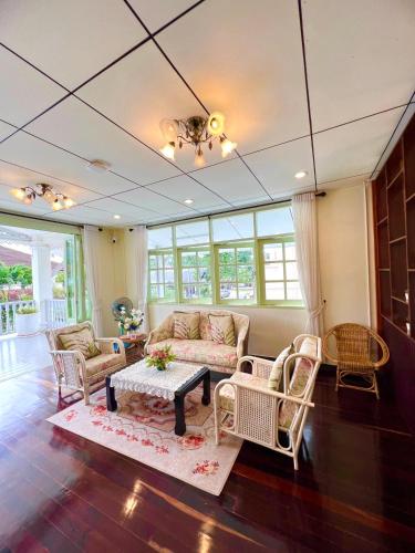Zane Balcony House Ranong Hotel - 편의 시설/서비스