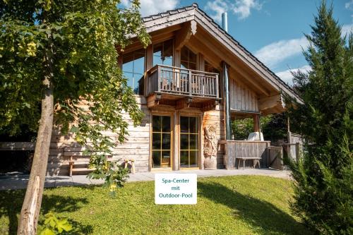 Exterior view of Bayern Chalets bei Salzburg und Berchtesgaden mit Whirlpool und Sauna