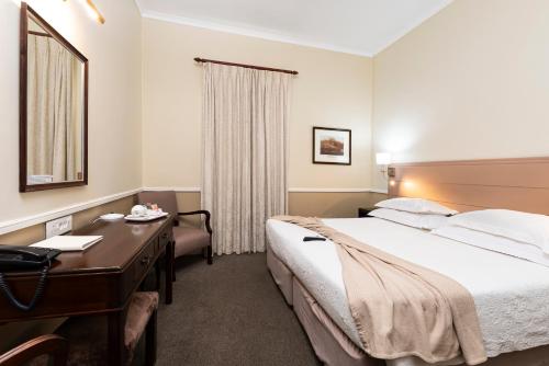Queen's Hotel by BON Hotels Room Type - Standard Double Room