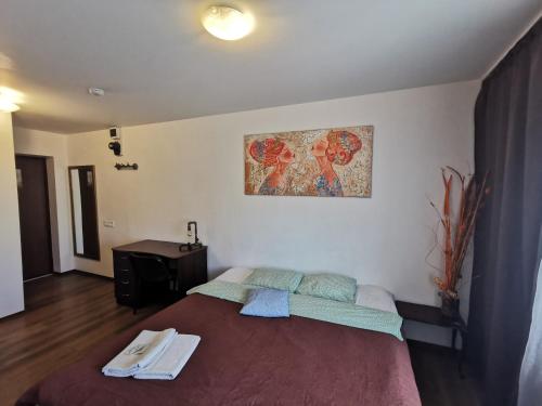 One-Bedroom Apartment image 9