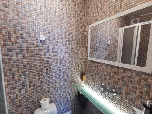 One-Bedroom Apartment image 3