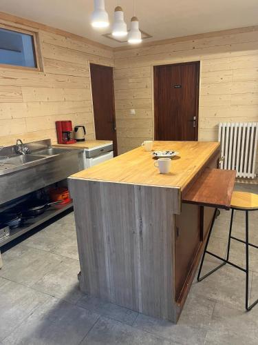 Grand appartement vue Montagne plein sud grand garage sur demande Grand appartement vue Montagne plein sud grand garage sur demande