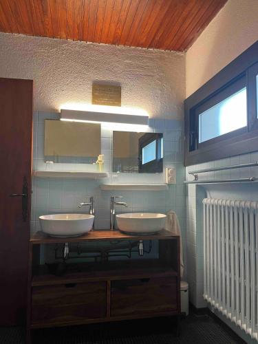 Grand appartement vue Montagne plein sud grand garage sur demande Grand appartement vue Montagne plein sud grand garage sur demande