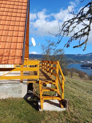 A szálláshely kívülről, Brvnara JEZDA in Jezdici