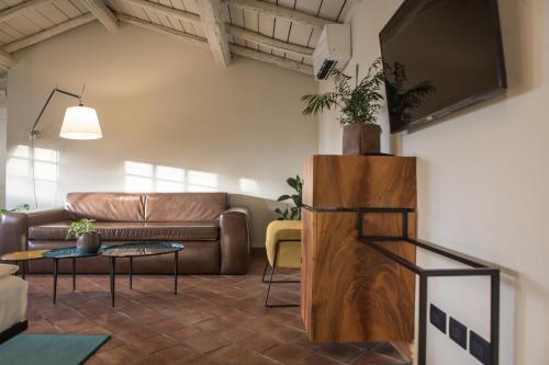 Large Double or Twin Room image 8