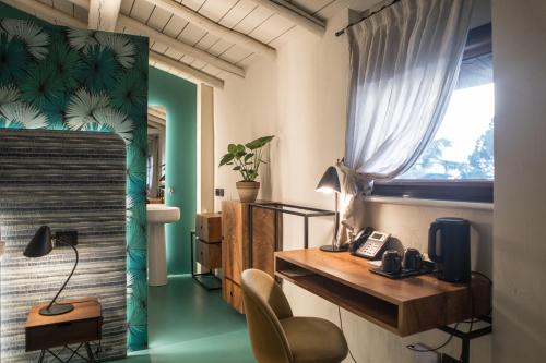 Large Double or Twin Room image 4