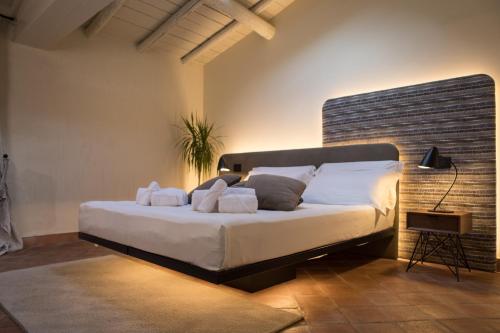 Double or Twin Room with Terrace image 8