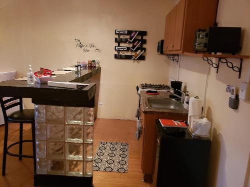 West Side Studio Apartments in أناسكو