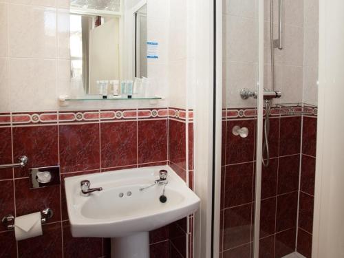 Standard Double Room image 6