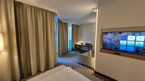 room detail thumbnail 1