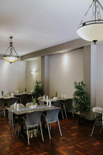 Le Grand Chateau Hotel – Parys, CA