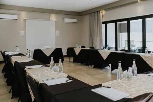 Le Grand Chateau Hotel – Parys, CA