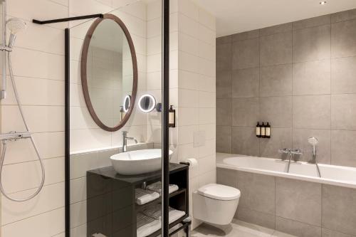 room detail thumbnail 2