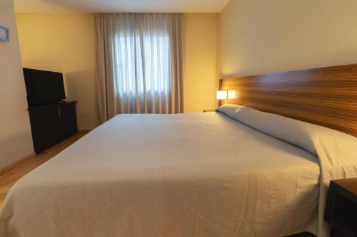 Port Elche - image 12