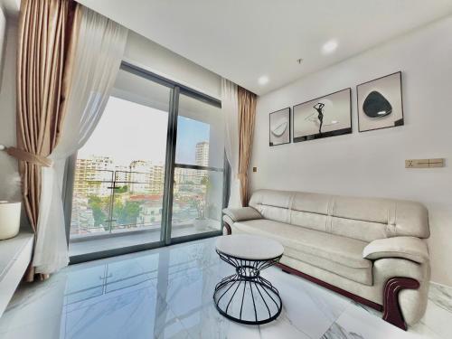 Real Homes - image 4