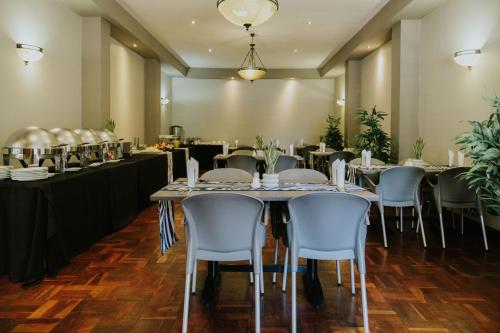 Le Grand Chateau Hotel – Parys, CA
