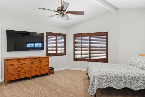 Dog friendly~4BR/2BA~ Peaceful getaway in San Diego, USA