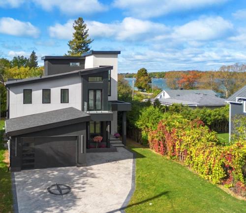 The Lake House in Georgina (ON)