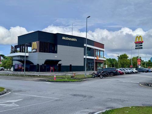 N9-02 MetroCity Square Condominium-3R2B-9 Pax in Matang