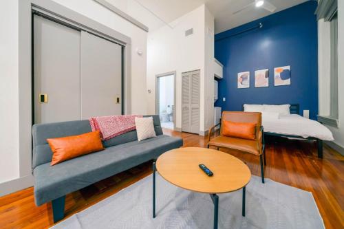 Bright and Modern Studio in Louisville # 408 in Louisville, USA