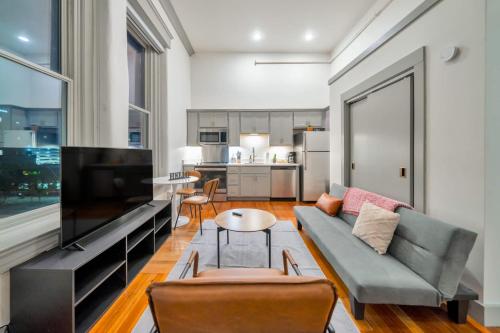 Bright and Modern Studio in Louisville # 408 in Louisville, USA