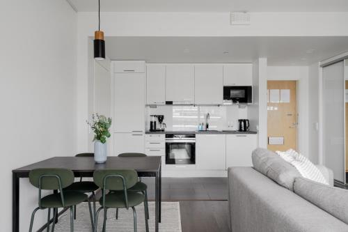 Modern 1BR Apartment with Balcony at Tripla Pasila, 5 mins to Helsinki City Center, Helsinki (photo 9)