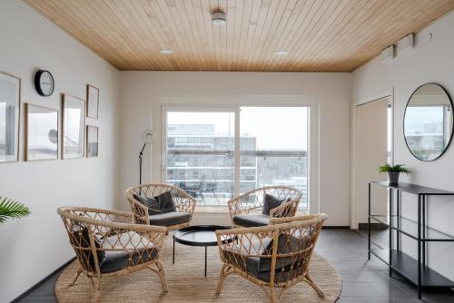 Modern 1BR Apartment with Balcony at Tripla Pasila, 5 mins to Helsinki City Center, Helsinki (photo 4)